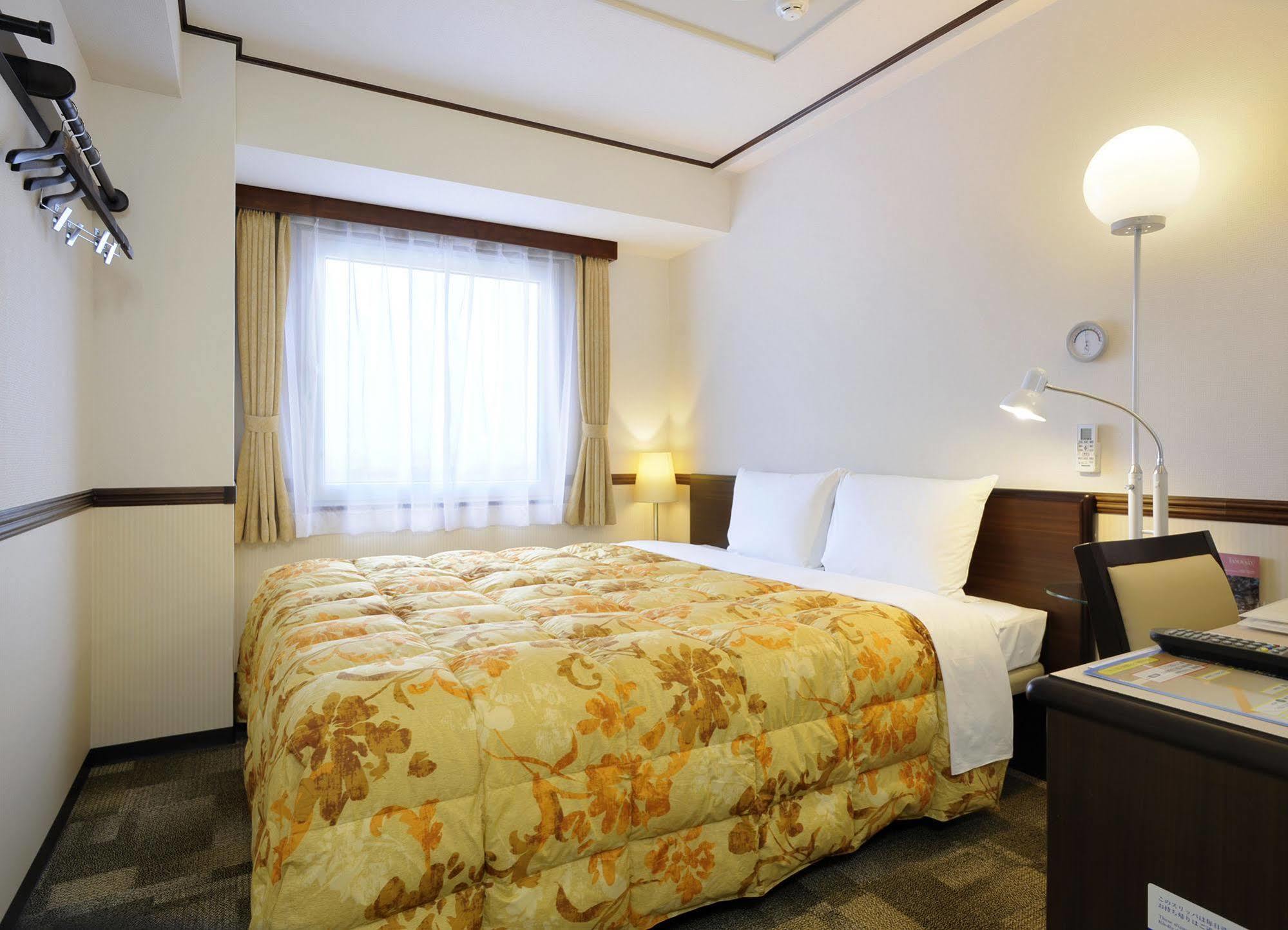 Toyoko Inn Osaka Jr Noda Ekimae Екстер'єр фото